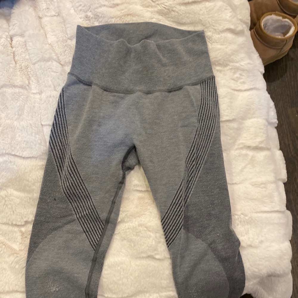 Size 6 Lulu lemon. Used. Super thick comfortable material